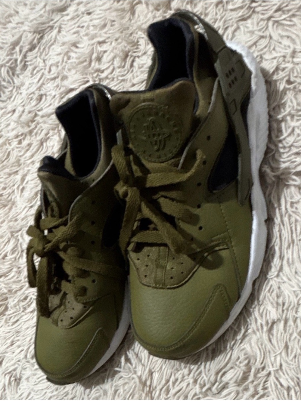 Women’s Nike Olive Green Hauraches  Athletic Sneakers - Lace-Up Comfort worn 2X - Picture 3 of 6